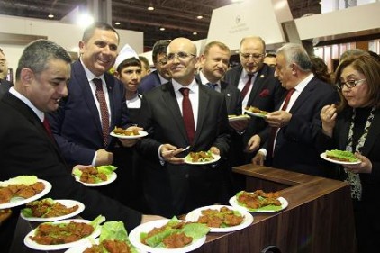 GTB, konuklara çiğköfte ikram etti