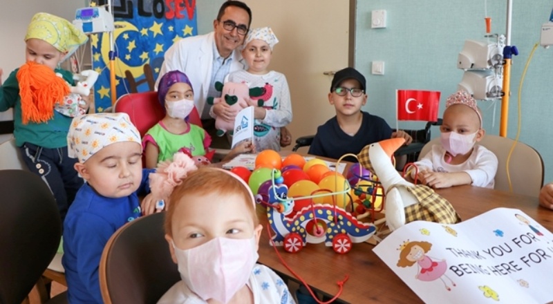 Güçlü babalara iyilik dolu hediyeler LÖSEV’de