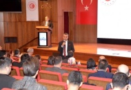 Güçlü bir ekonomi için dış ticaret fazlası vermek zorundayız