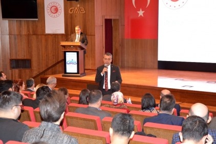 Güçlü bir ekonomi için dış ticaret fazlası vermek zorundayız