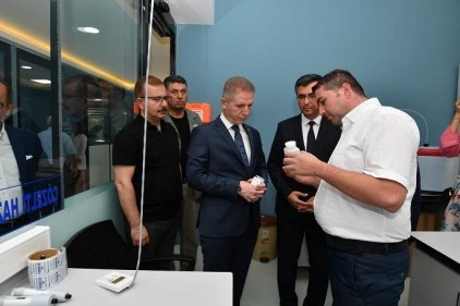 Gül, Ayakkabı Test Laboratuvarı&#8217;nı gezdi