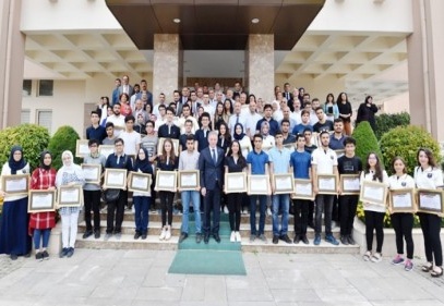 Gül, LYS’de ilk 1000’e giren öğrencilerle buluştu