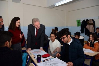 Gül: Öğrenci, okul dışında eğitime ihtiyaç duymamalı 