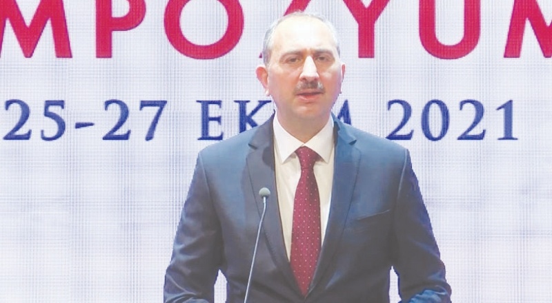 Gül: Sivil, demokratik, özgürlükçü bir anayasa yapma imkânı vardır