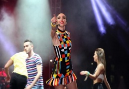 Gülşen muhteşem performansıyla göz doldurdu