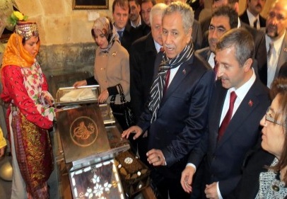 Gümrük Hanı’nı ve Teknoloji mağazasını açtı