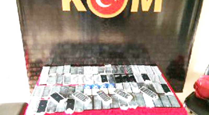 Gümrük kaçağı 73 telefon ele geçirildi