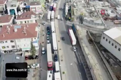 Gümrükte oluşan teknik arıza, kilometrelerce tır kuyruğuna sebep oldu