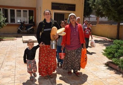 Günde 6 bin kişiye yemek veriliyor