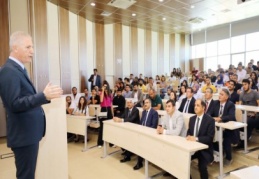 Gündemi hem siyasal hem de ekonomik anlamda takip edin