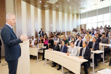 Gündemi hem siyasal hem de ekonomik anlamda takip edin