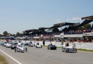 Güneş enerjili formula araçları piste iniyor