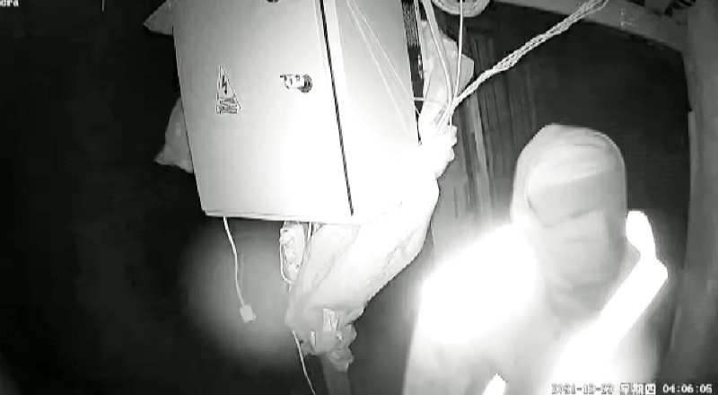 Güneş paneli hırsızları 4 denemede de başarılı olamadı