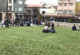 Güneşi fırsat bilenler parklara akın etti 