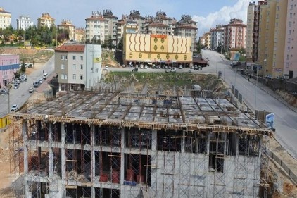 Güneykent pazar alanı ve sosyal tesisi inşaatı hızla devam ediyor