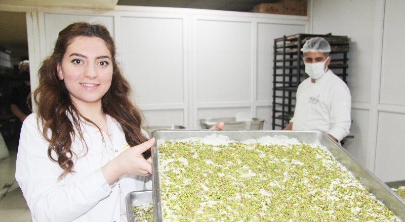 “Günlük 100 tepsi güllaç yapıyoruz”
