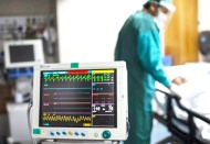 Günlük yeni vaka sayısı, günlük iyileşenler sayısının belirgin bir şekilde üstünde, denklem tersine döndü