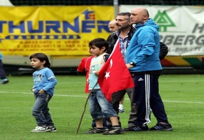 Gurbetçiler kampa geldi