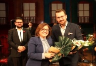 Güvenç, iki saat sahnede kaldı