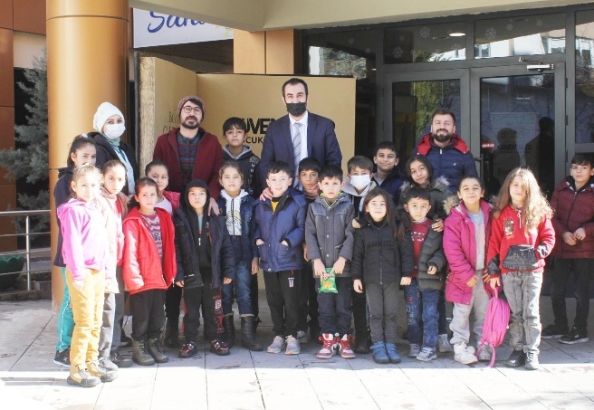 Güvenevler Çocuk Kütüphanesi’nde bir kütüphane ve kafe oluşturuldu