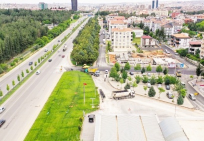 Güvenevler Mahallesi’nde yollar bakımdan geçiyor