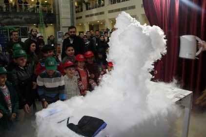Güvenli bir ortamda eğlenerek öğreniyorlar