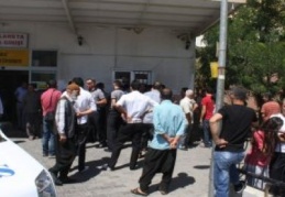 Güvenlik görevlisi ile hasta yakınları kavga etti