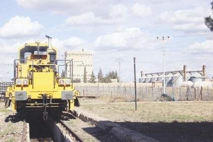 Güvenlik nedeniyle tren seferleri de iptal edildi