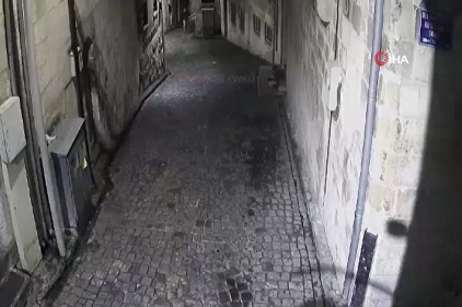 Güvercin hırsızları kameradan kaçamadı