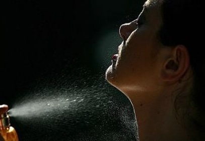 Güzel koku kadınlarda ağrıyı azaltıyor