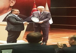 Güzel, ödülünü Erdoğan’ın elinden aldı