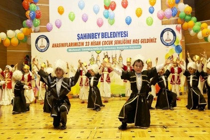 Güzel yeteneklerini sergileyerek hem eğlendiler hem eğlendirdiler