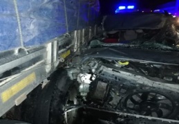 Hafif ticari araç ile TIR çarpıştı, bir kişi öldü 