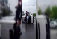 Hafif yaralılar durumu ağır olanları araçtan çıkardı