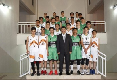 Haftanın 6 günü, günde 14 saat kesintisiz spor eğitimi