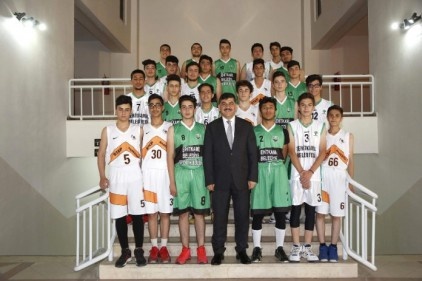 Haftanın 6 günü, günde 14 saat kesintisiz spor eğitimi