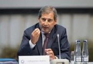 Hahn, gözaltı kararlarını “çok kaygı verici” olarak niteledi