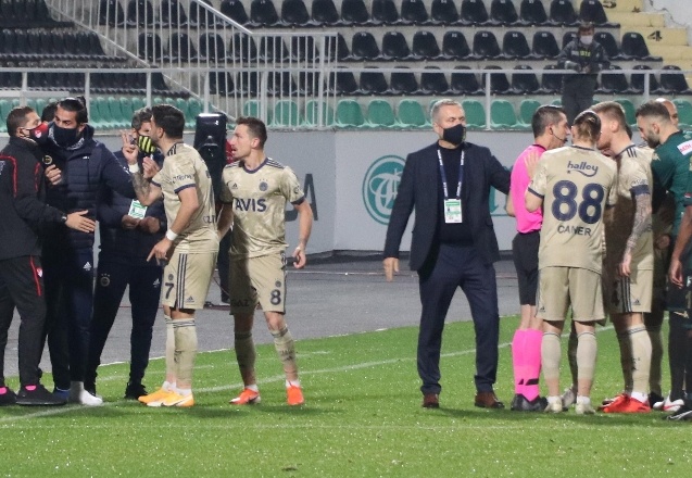 "Hakem camiası başıboş kalmış"