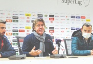 “Hakem kırmızı kartı atlamasa bu maç farklı olurdu”