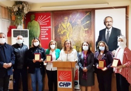 Hakları için mücadele eden ve direnen tüm kadınların mücadelesini selamlıyoruz