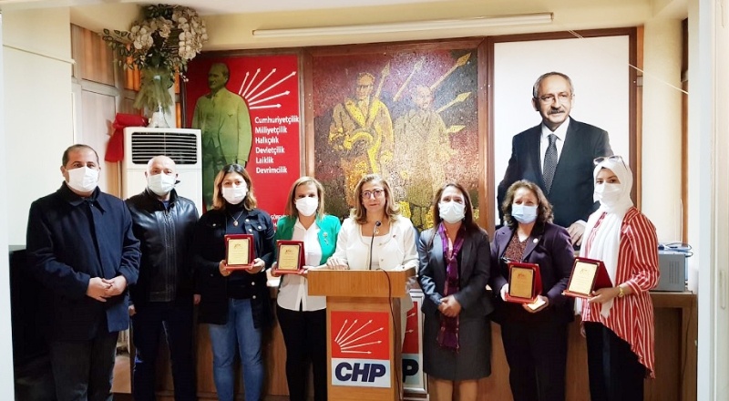 Hakları için mücadele eden ve direnen tüm kadınların mücadelesini selamlıyoruz