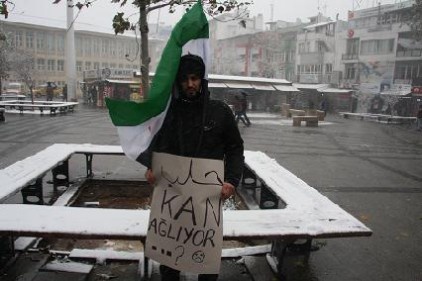 Halep&#8217;e destek için tek başına eylem yaptı