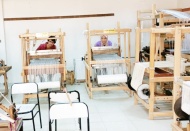 Halı Tasarımı öğrencileri kilim dokuyor