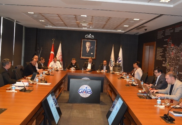 Halıcılar, üretime devam ediyor