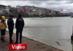 Haliç'te yelkenli alabora oldu, yat kulübü öğrenciler kurtarıldı