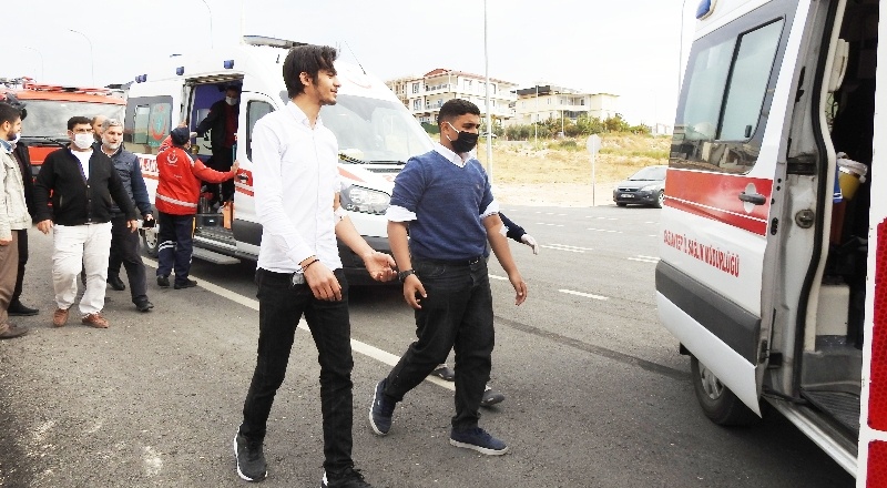 Halk otobüsü ile öğrenci servisi çarpıştı, 14 yaralı var