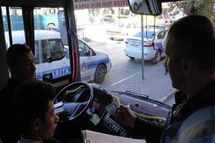 Halk otobüsü şoförleri, kılık kıyafet denetiminden geçti