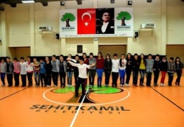 Halkoyunları kursuna ilgi büyüyor