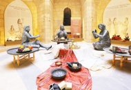 Hamam Müzesi’nde ziyaretçiler hatıra sabunu yapıyor