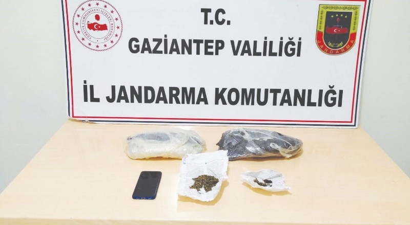 Hamileyim dedi, üzerinden uyuşturucu çıktı